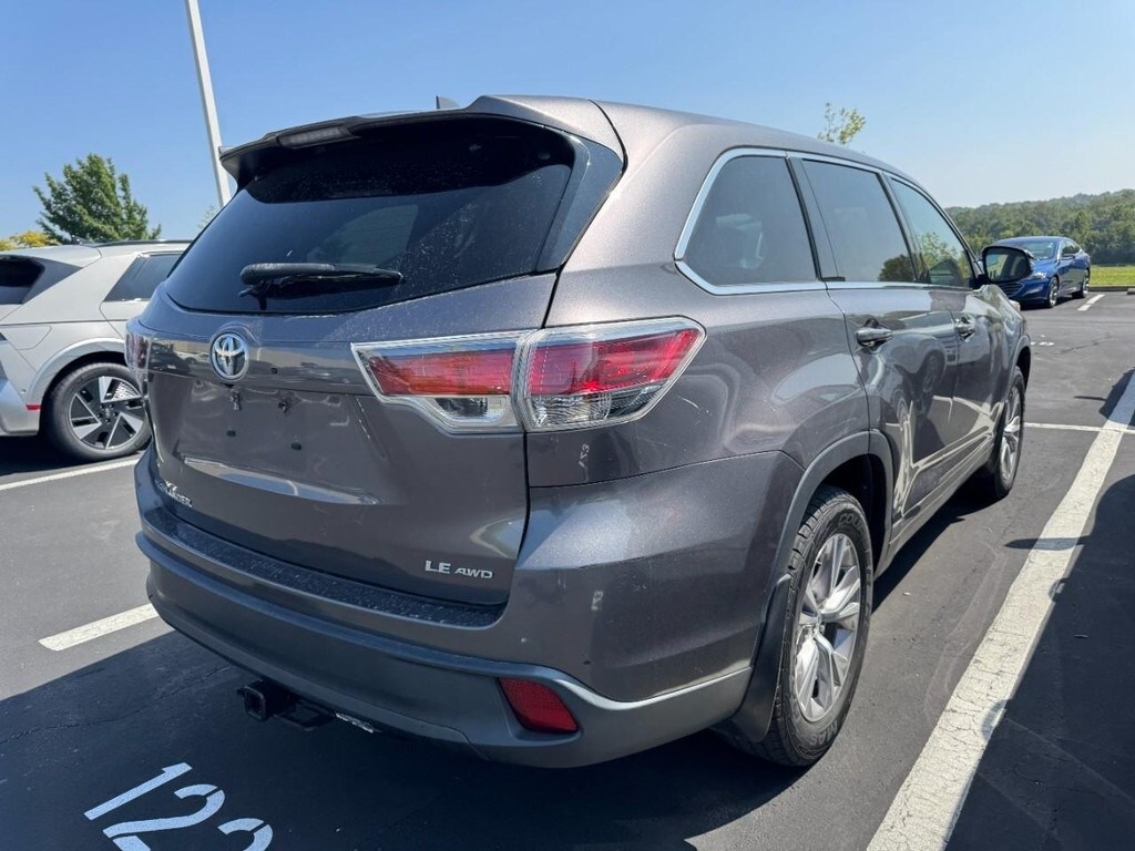 2016 Toyota Highlander Base Hybrid photo 2