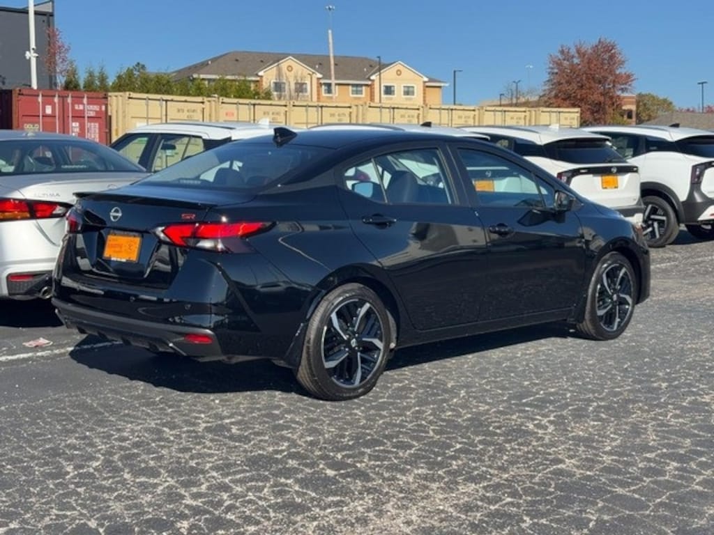 New 2025 Nissan Versa 1.6 SR Sedan