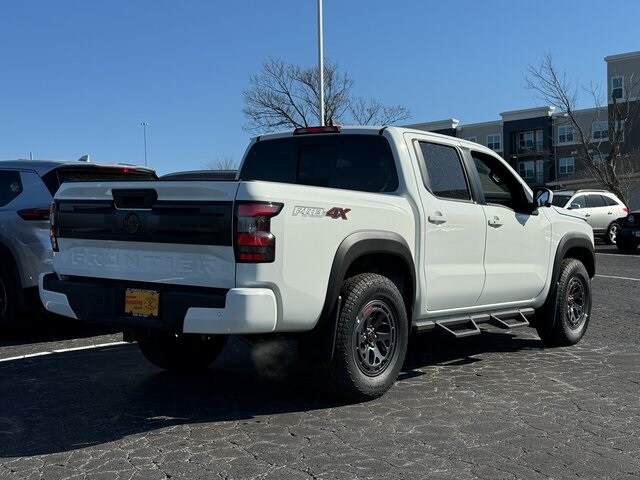 2025 Nissan Frontier PRO-4X photo 3