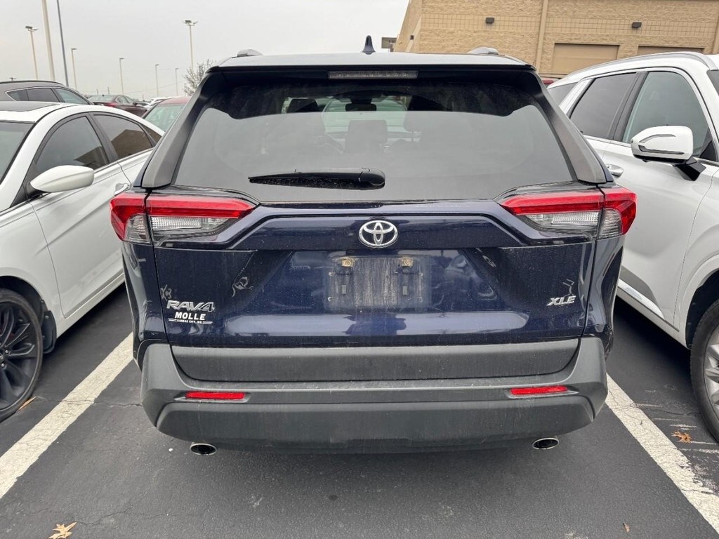 2019 Toyota RAV4 XLE Premium photo 2
