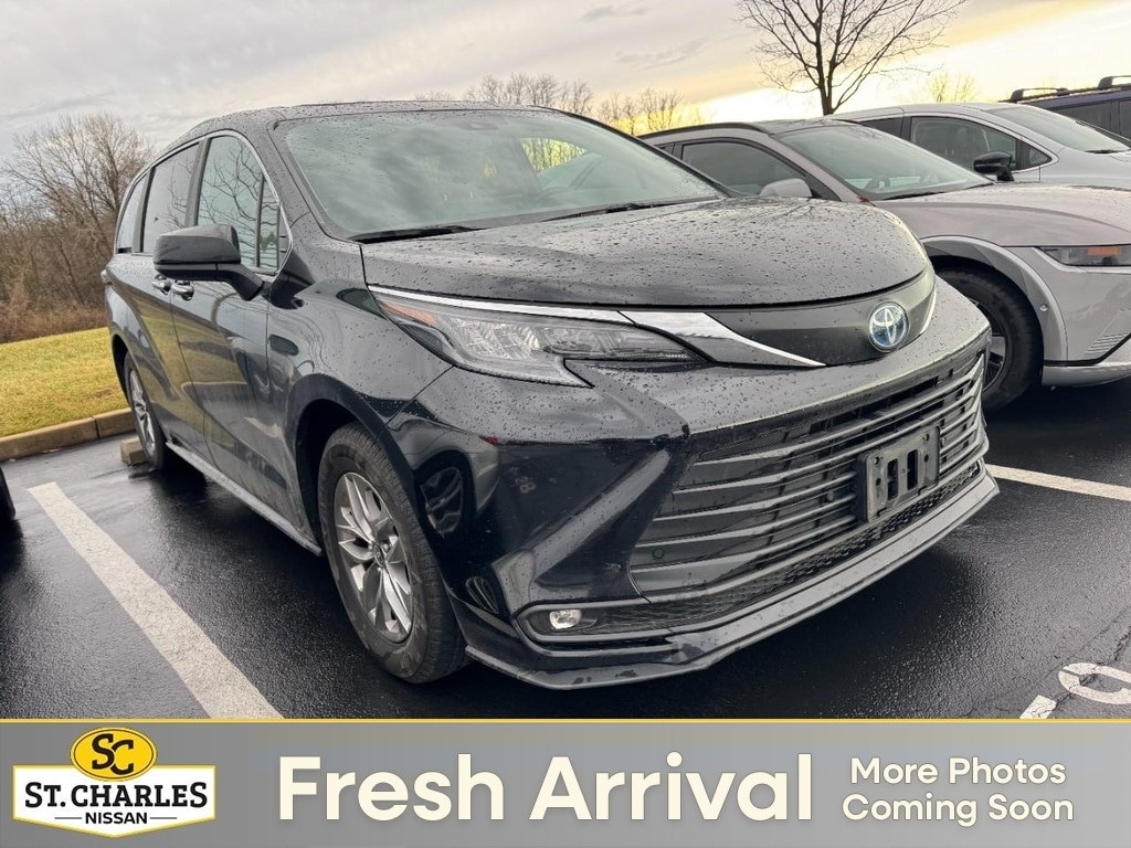 2025 Toyota Sienna XLE's photo