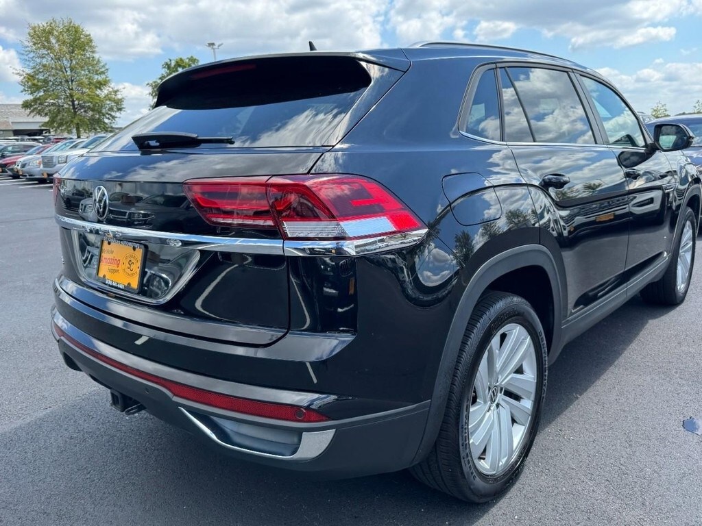 2022 Volkswagen Atlas Cross Sport V6 SE Technology photo 2