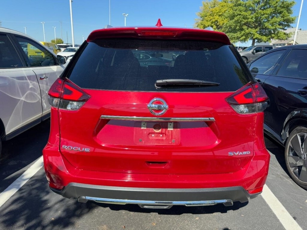 2017 Nissan Rogue SV photo 3