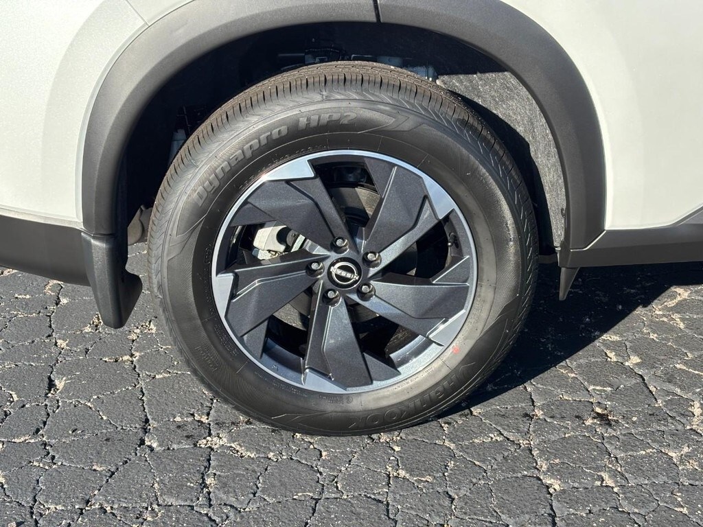 2026 Nissan Rogue SV photo 3