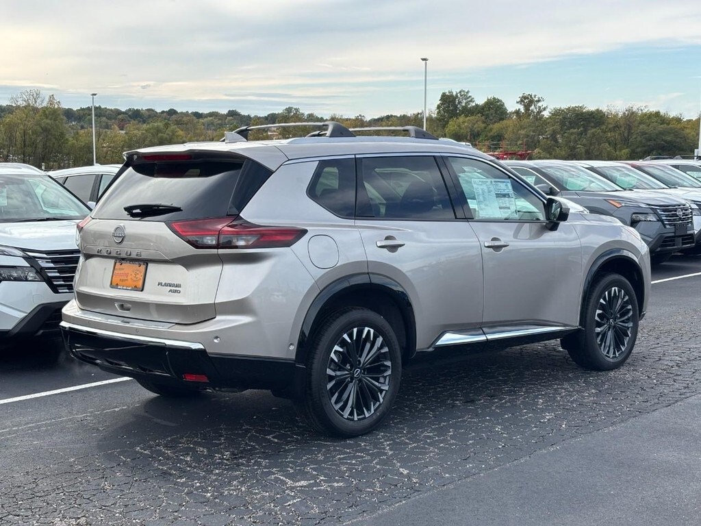 2026 Nissan Rogue Platinum photo 2