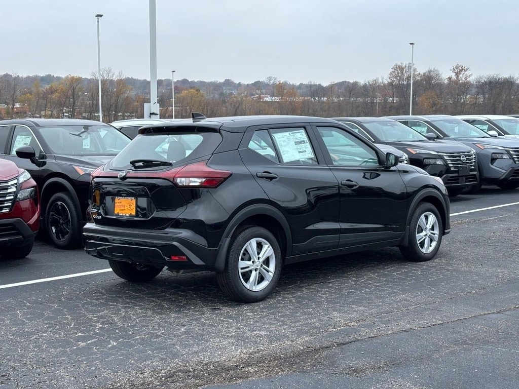 New 2025 Nissan Kicks Play S SUV