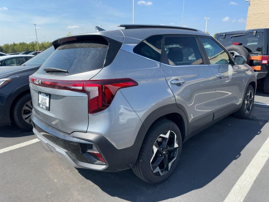 2025 Kia Seltos EX photo 2