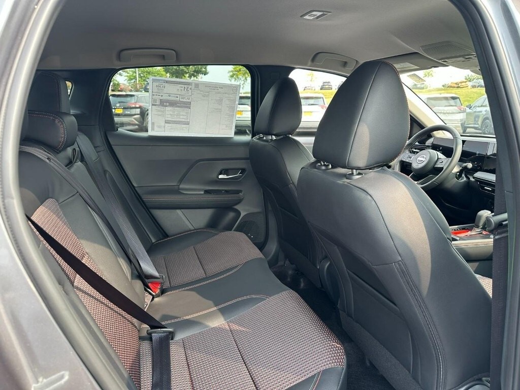 2025 Nissan Kicks SR photo 4