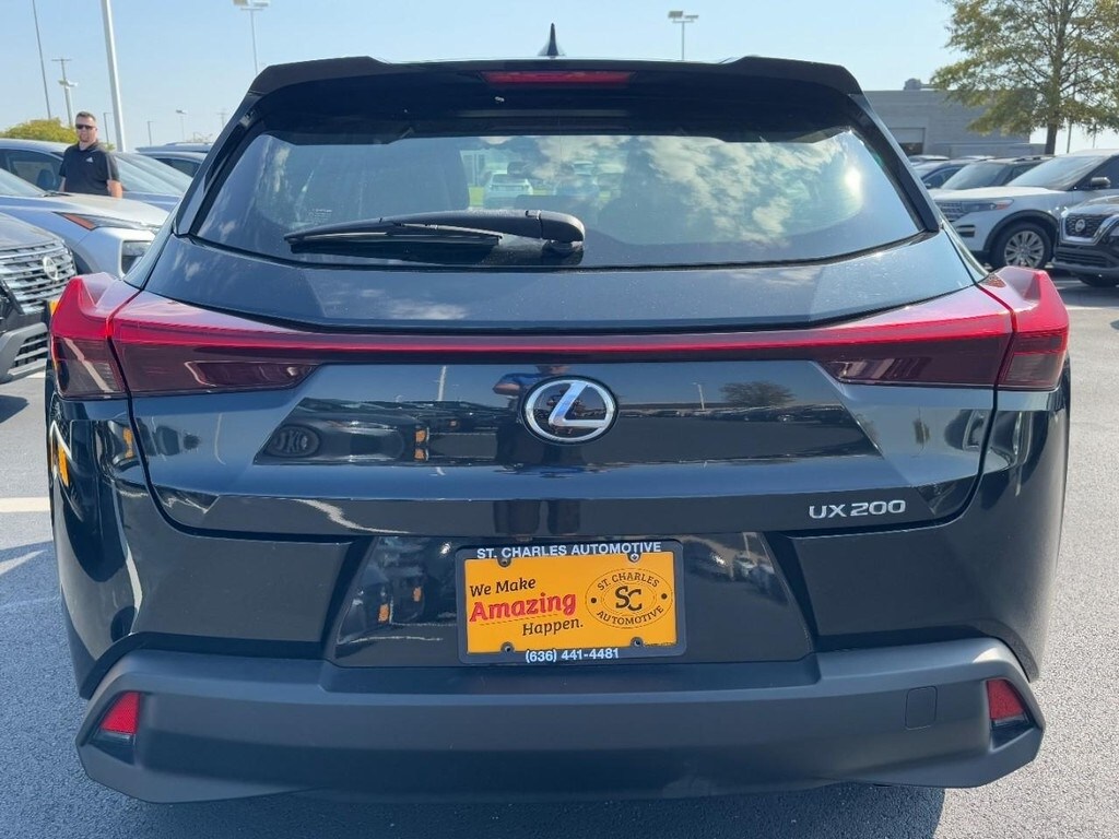 2019 Lexus UX 200 F SPORT photo 4