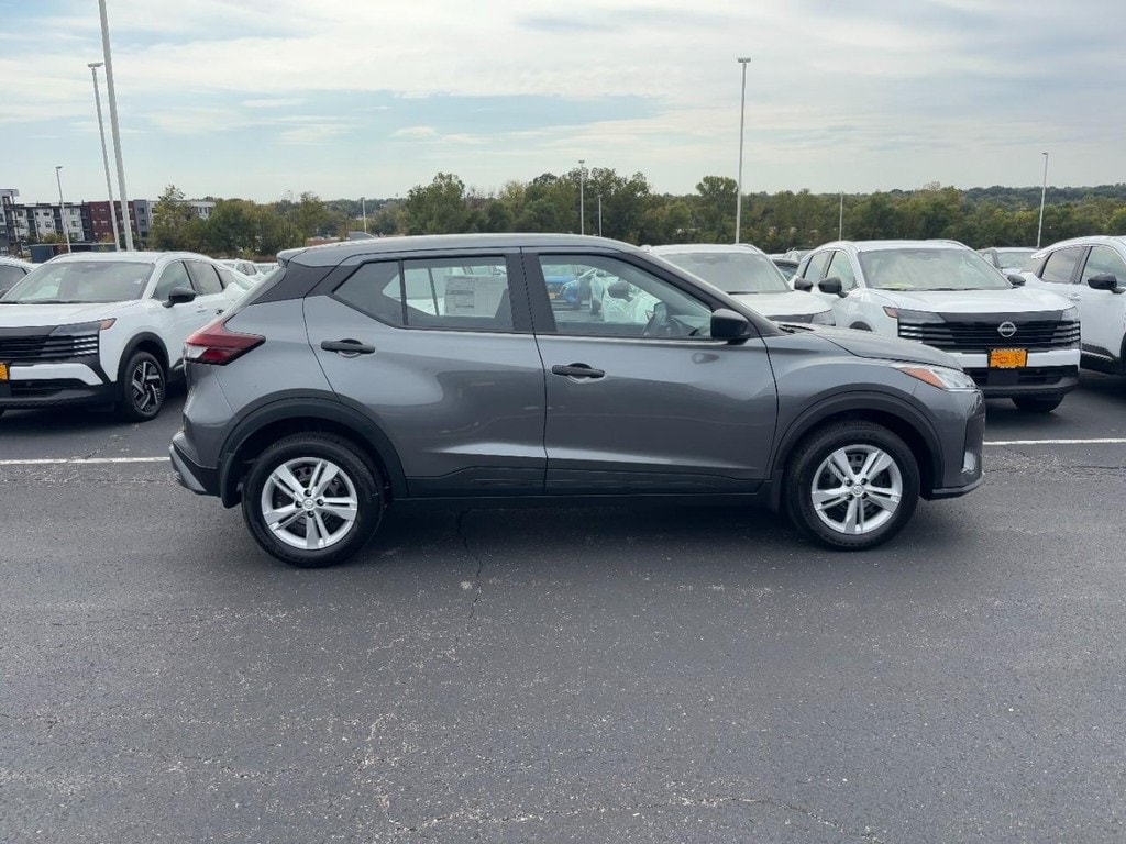 New 2025 Nissan Kicks Play S SUV