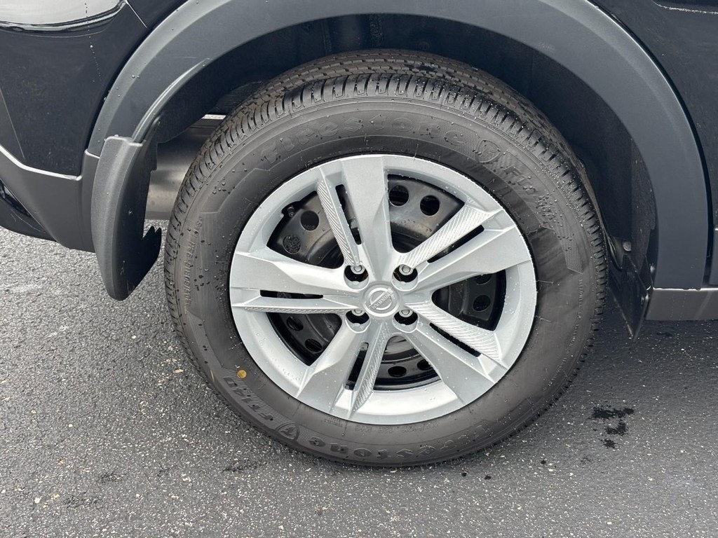 New 2025 Nissan Kicks Play S SUV