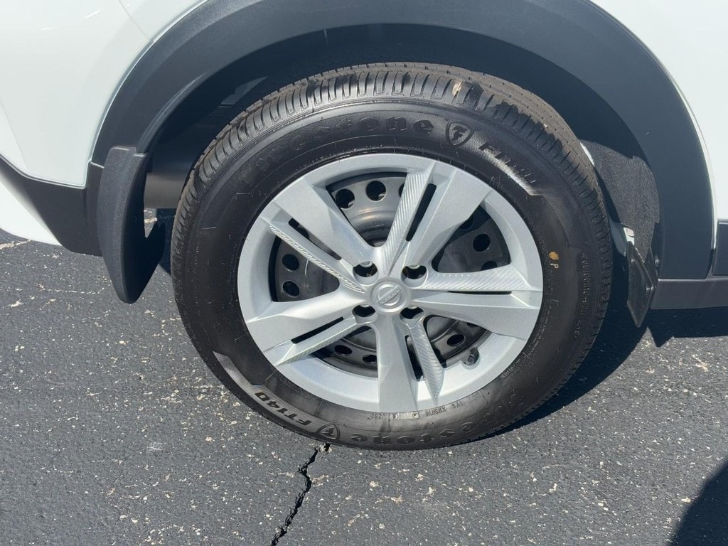 New 2025 Nissan Kicks Play S SUV