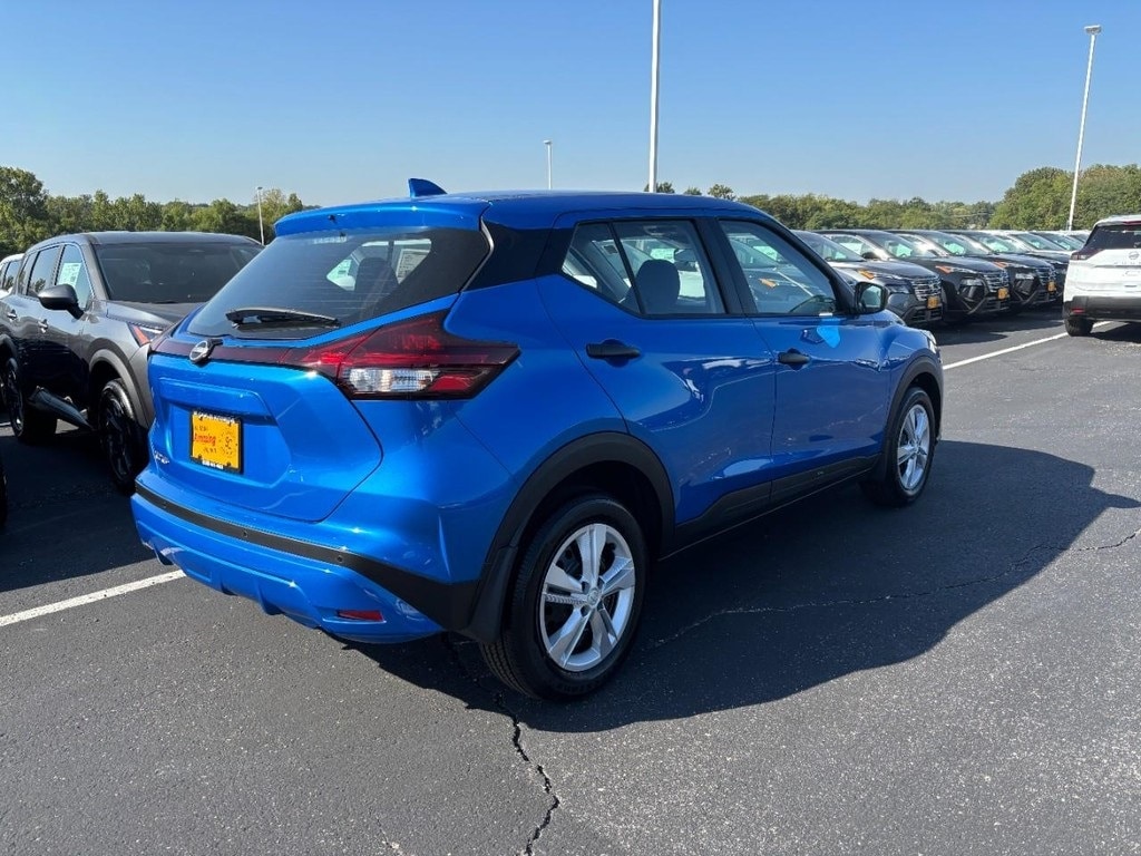 New 2025 Nissan Kicks Play S SUV