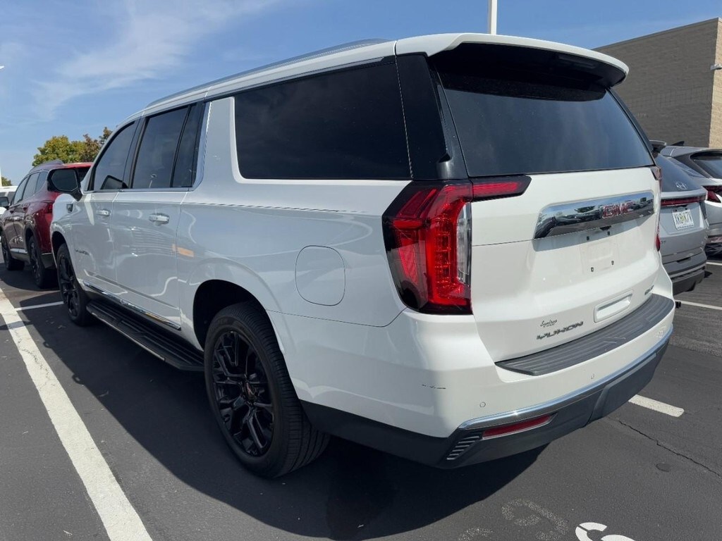 2022 Gmc Yukon XL SLT photo 3