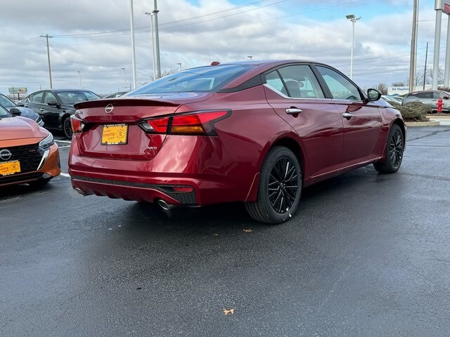 2025 Nissan Altima SV photo 3