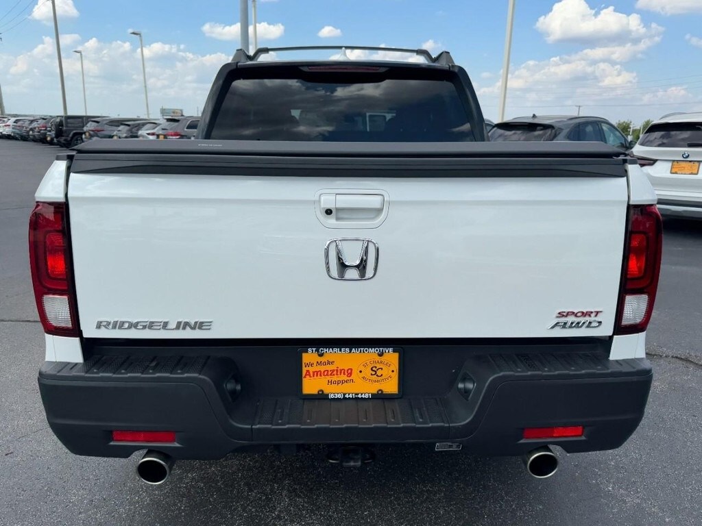 2021 Honda Ridgeline Sport photo 3