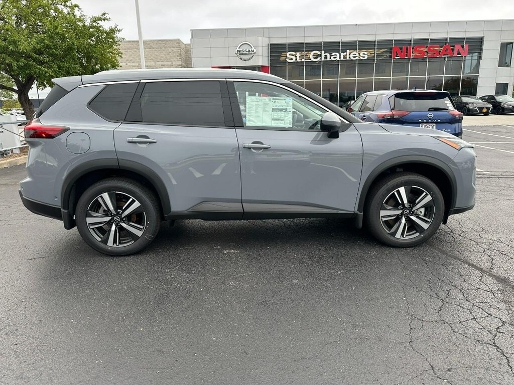 2025 Nissan Rogue SL photo 2