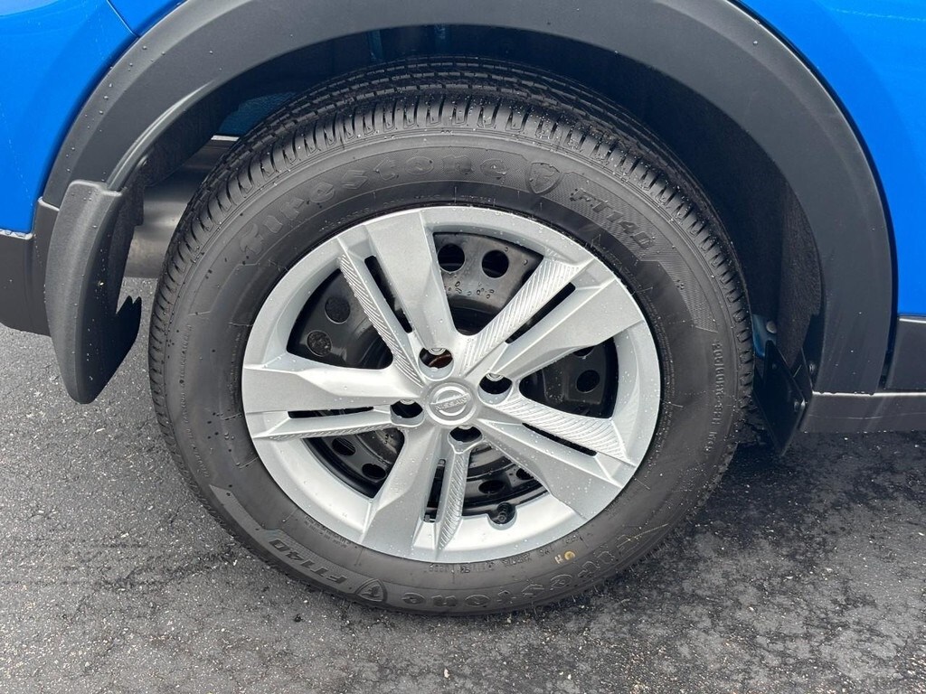 New 2025 Nissan Kicks Play S SUV