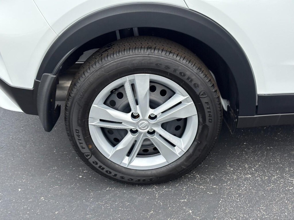 2025 Nissan Kicks Play S photo 2