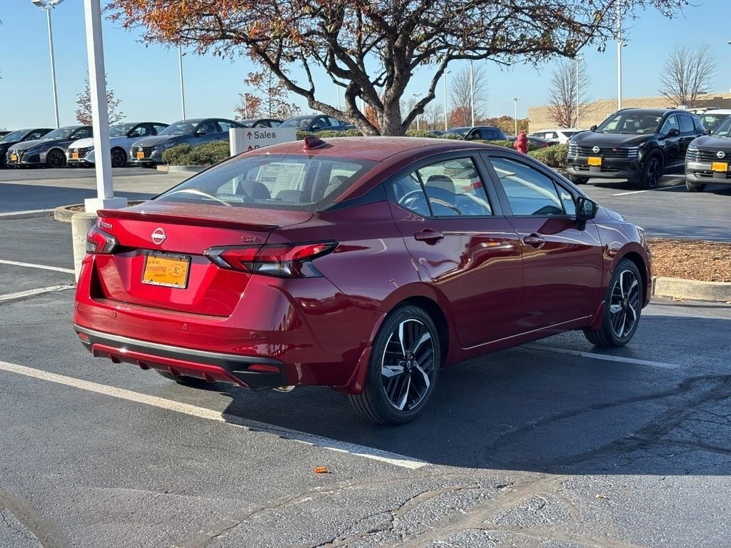 New 2025 Nissan Versa 1.6 SR Sedan