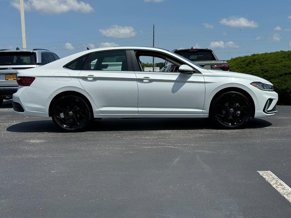 Used 2025 Volkswagen Jetta SE with VIN 3VW7X7BU2SM033159 for sale in Saint Peters, MO