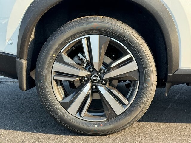 2025 Nissan Rogue SL photo 4