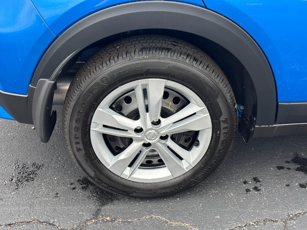 New 2025 Nissan Kicks Play S SUV