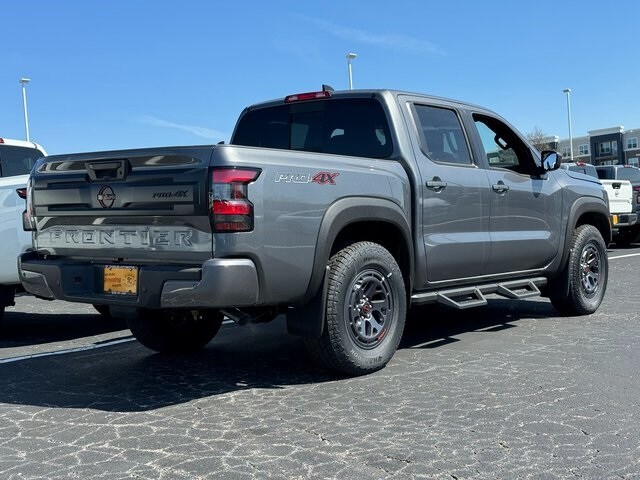 2025 Nissan Frontier PRO-4X photo 3
