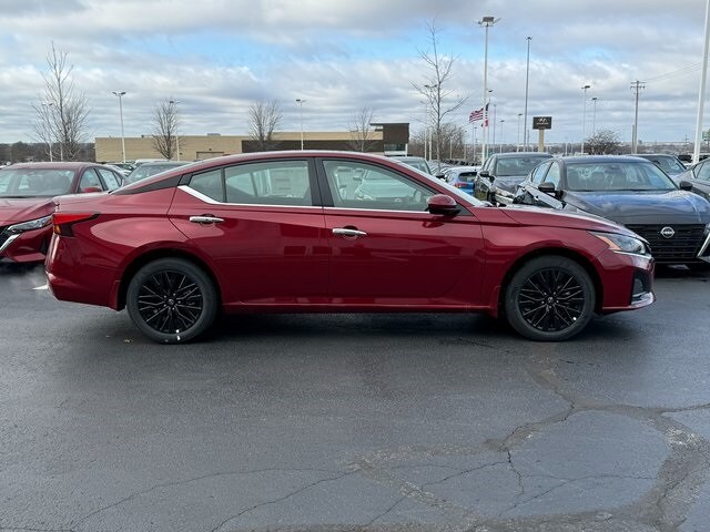 2025 Nissan Altima SV photo 2