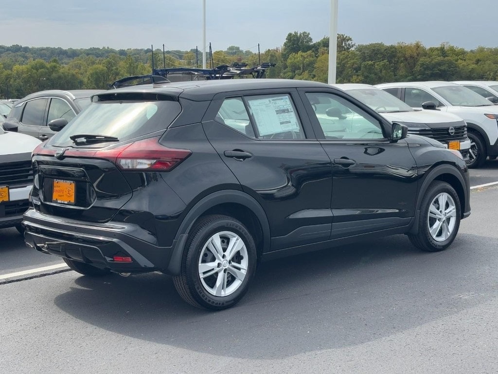 New 2025 Nissan Kicks Play S SUV
