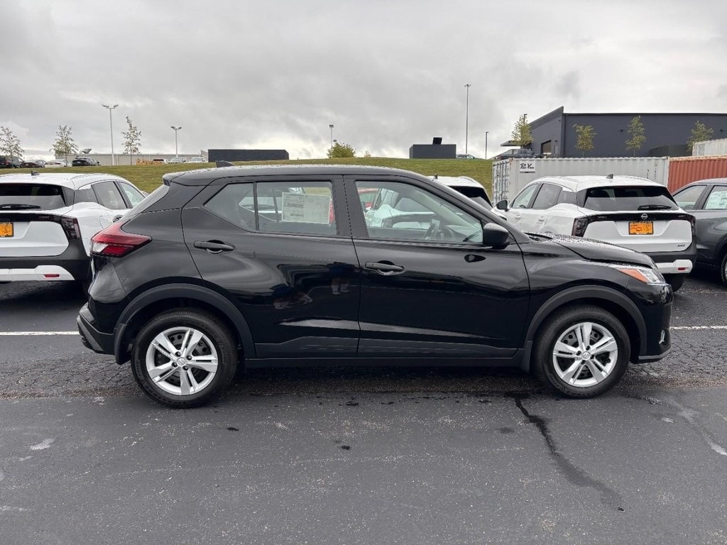 New 2025 Nissan Kicks Play S SUV
