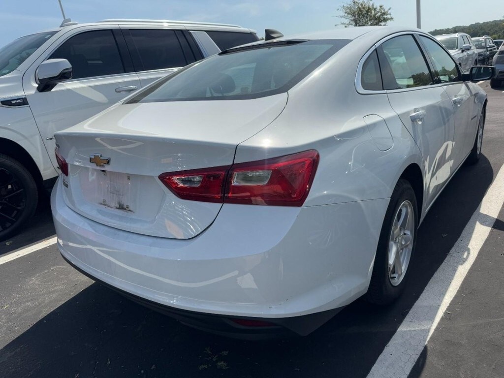 2017 Chevrolet Malibu LS photo 2