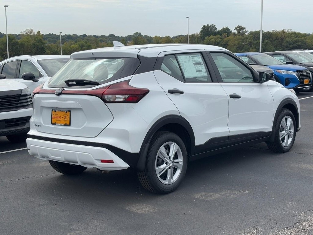 New 2025 Nissan Kicks Play S SUV