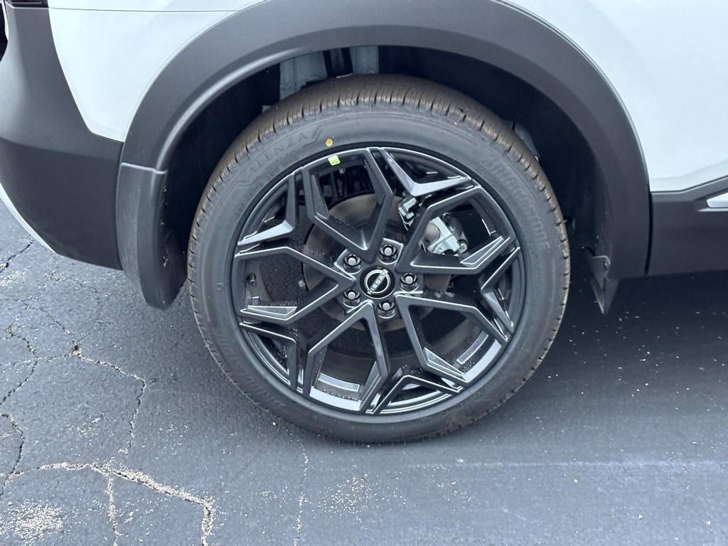 New 2026 Nissan Kicks SR SUV