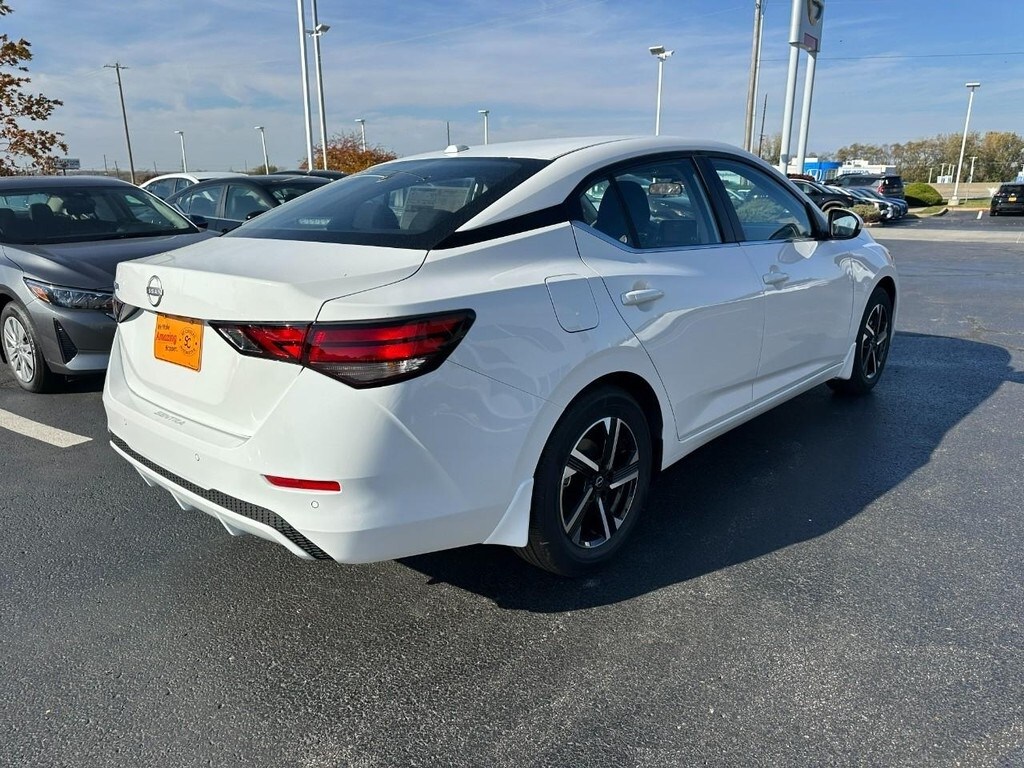 2025 Nissan Sentra SV photo 3