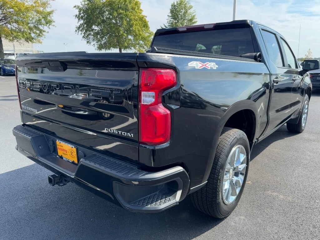 2020 Chevrolet Silverado Custom photo 2