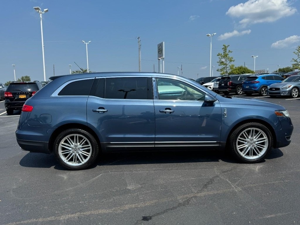 Used 2018 Lincoln MKT Reserve with VIN 2LMHJ5AT4JBL00808 for sale in St. Peters, MO