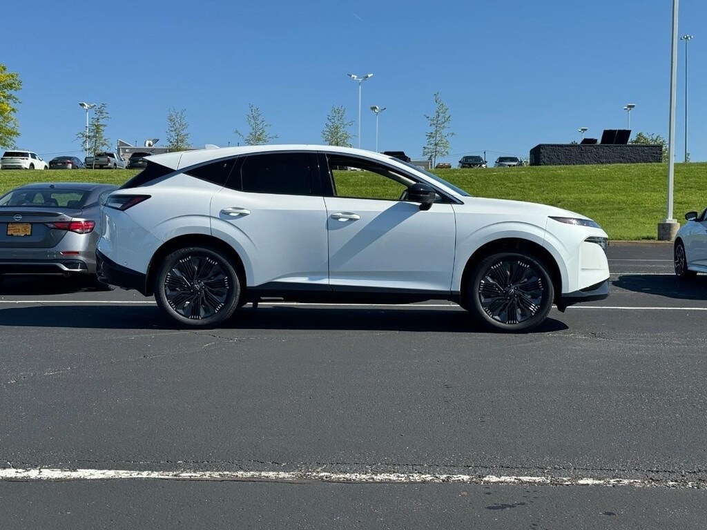 2025 Nissan Murano Platinum photo 2