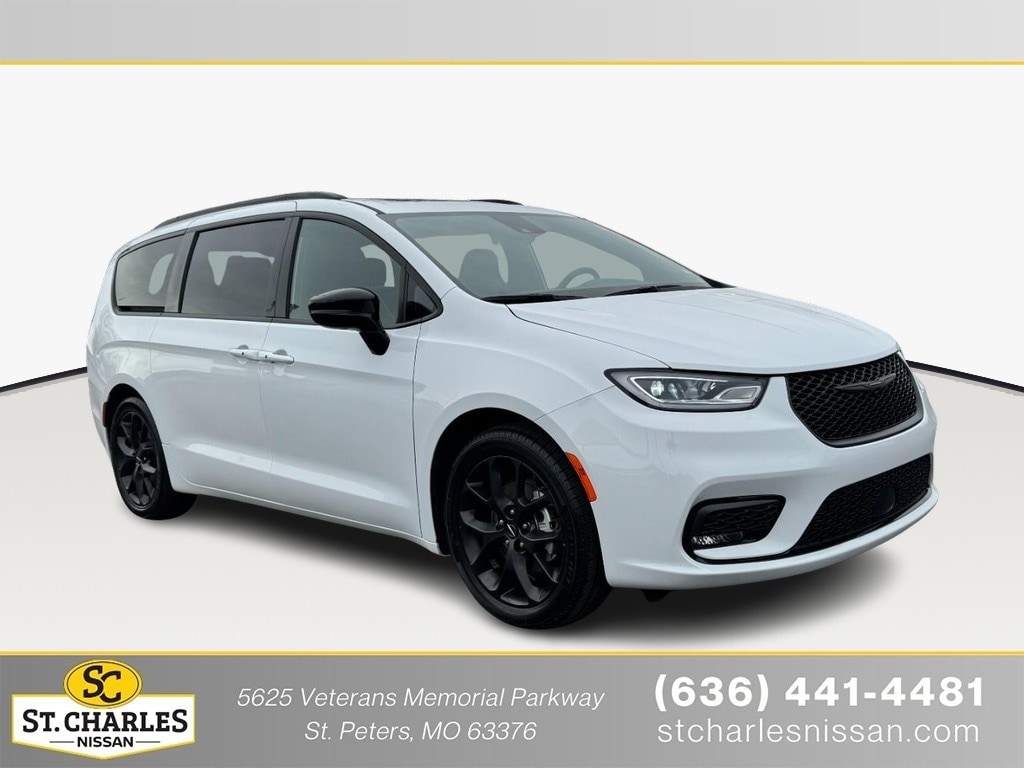 Used 2025 Chrysler Pacifica Limited Minivan/Van