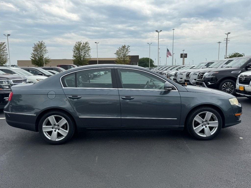 Used 2009 Volkswagen Passat Komfort with VIN WVWJK73C19P059480 for sale in St. Peters, MO