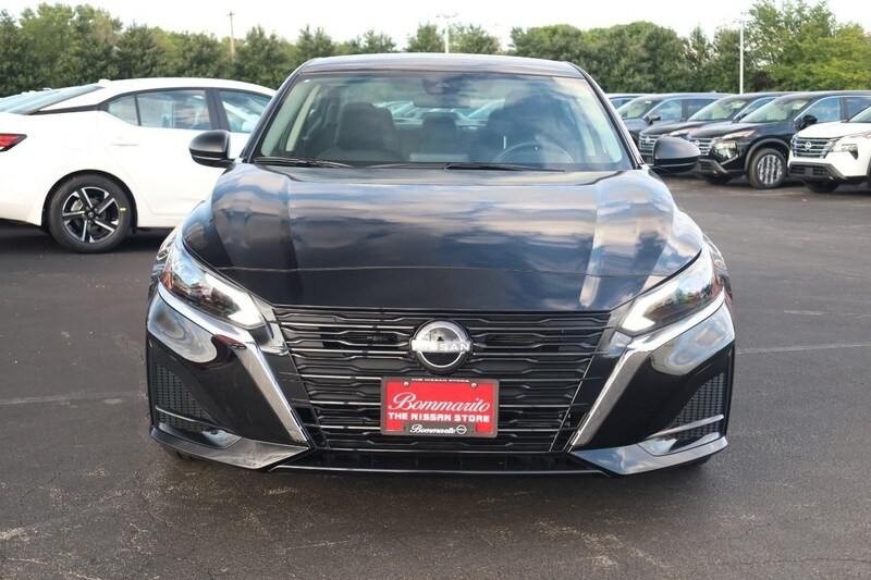 2025 Nissan Altima SV photo 3