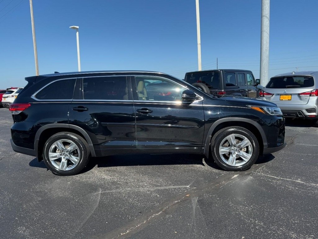 2019 Toyota Highlander Limited photo 2
