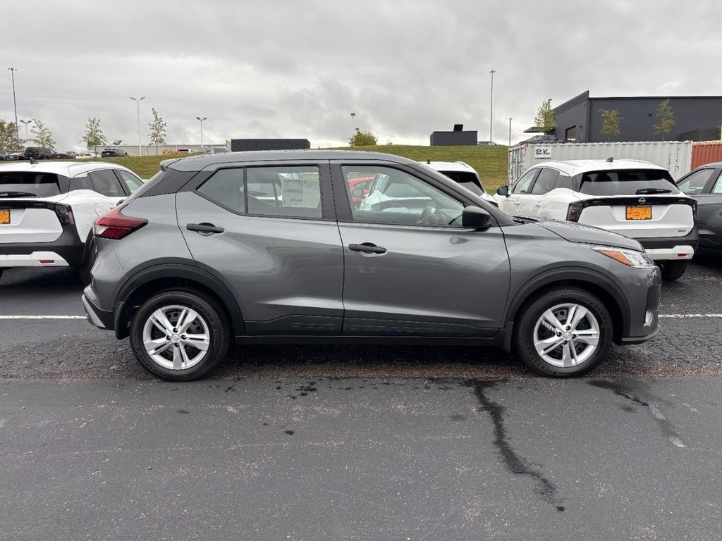New 2025 Nissan Kicks Play S SUV