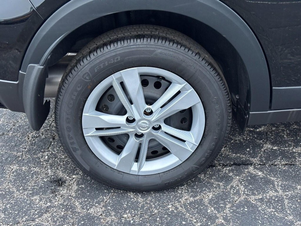 New 2025 Nissan Kicks Play S SUV