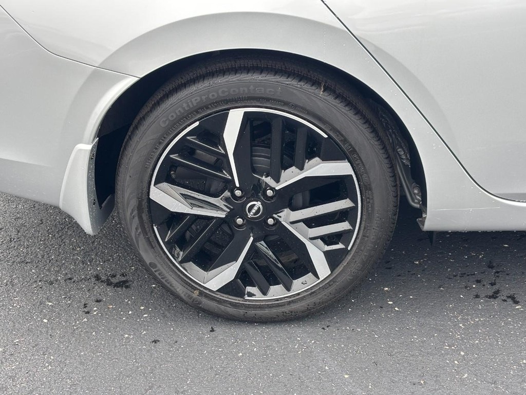 New 2025 Nissan Versa 1.6 SR Sedan