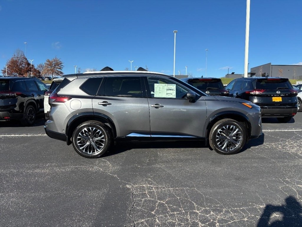 2026 Nissan Rogue Platinum photo 2