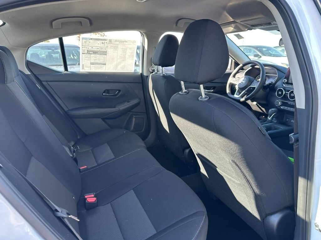 2025 Nissan Sentra SV photo 4