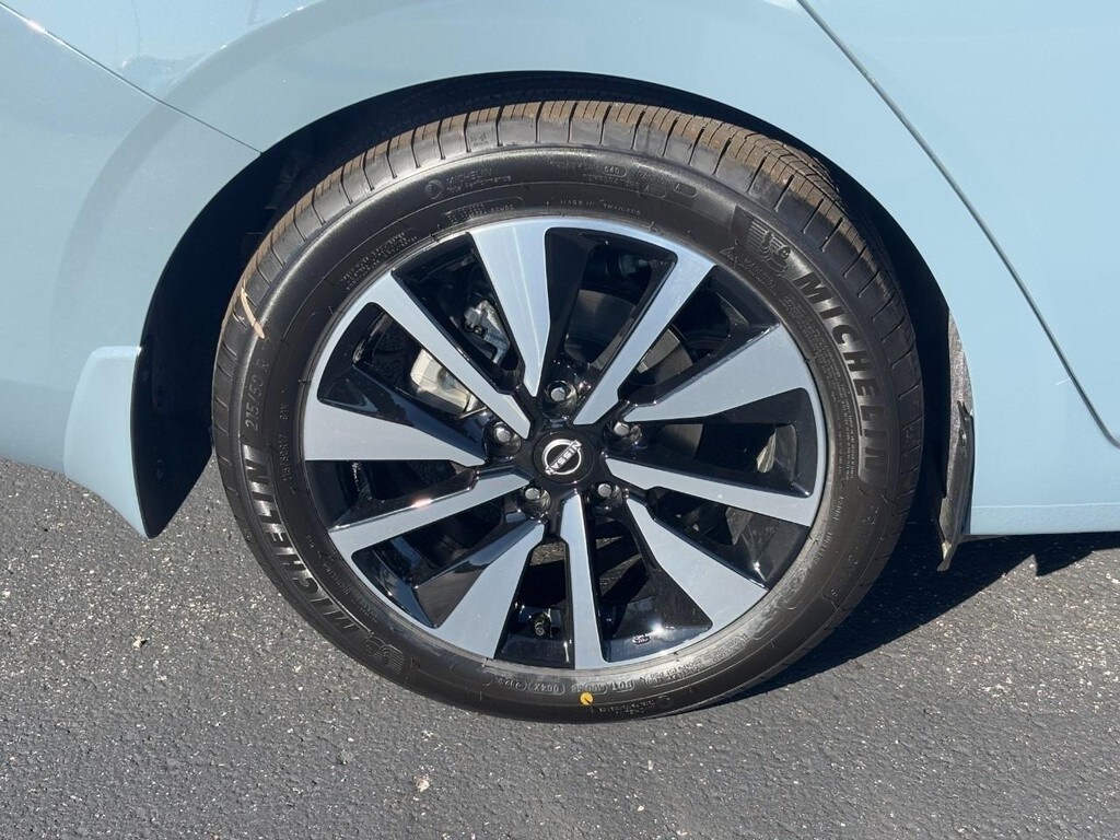 2025 Nissan Sentra SV photo 4