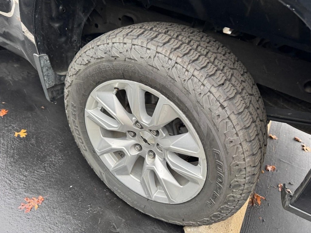 2022 Chevrolet Silverado Custom photo 3