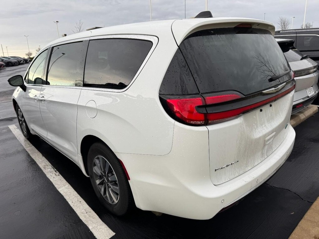 Used 2024 Chrysler Pacifica Hybrid Select Minivan/Van